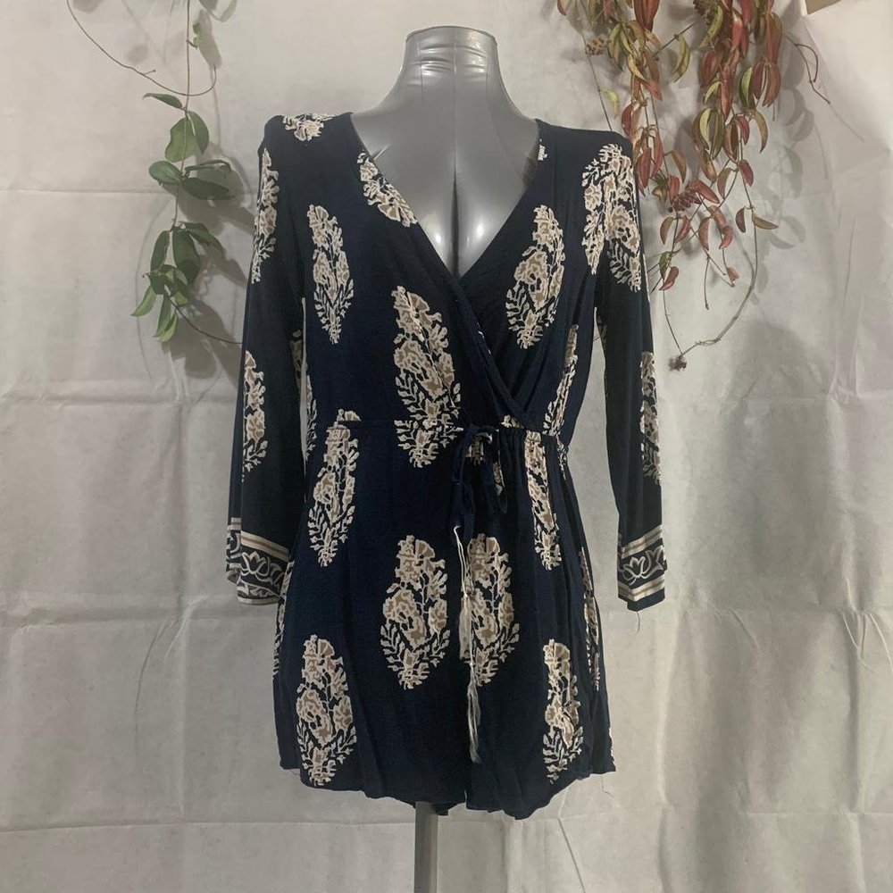 🌀 Long Sleeve Romper Medium - Picture 1 of 10